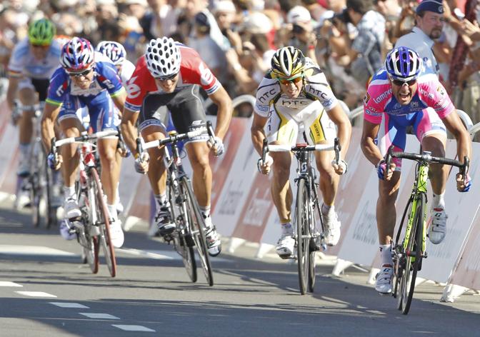 Torniamo al Tour 2010: Cavendish  l'astro nascente della velocit, ma Petacchi vende cara la pelle. Il Tour parte subito forte: la prima tappa  sua 